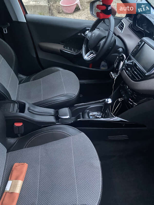 Внедорожник / Кроссовер Peugeot 2008 2014 в Виннице