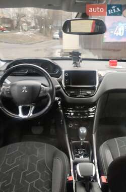 Внедорожник / Кроссовер Peugeot 2008 2017 в 