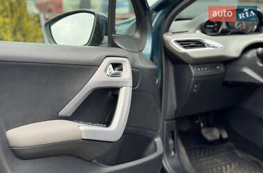 Позашляховик / Кросовер Peugeot 2008 2016 в 