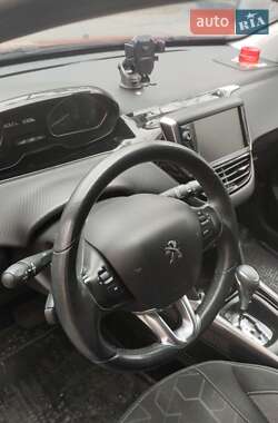 Внедорожник / Кроссовер Peugeot 2008 2017 в 