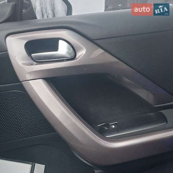 Внедорожник / Кроссовер Peugeot 2008 2014 в Львове