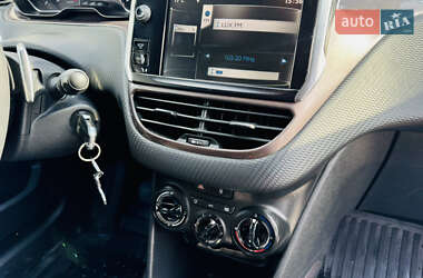 Позашляховик / Кросовер Peugeot 2008 2013 в 