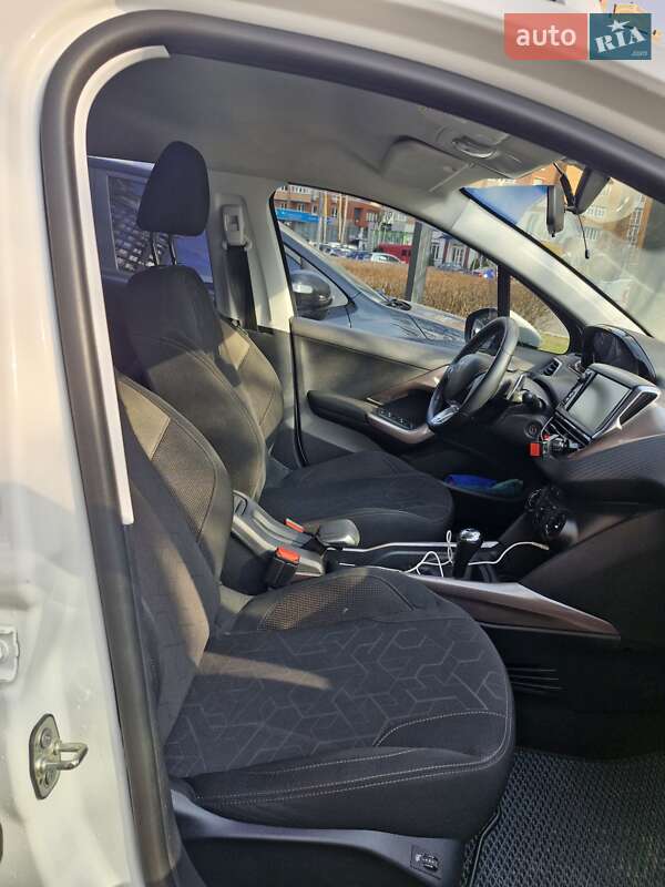 Позашляховик / Кросовер Peugeot 2008 2014 в Ірпені