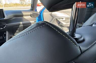 Позашляховик / Кросовер Peugeot 2008 2021 в 