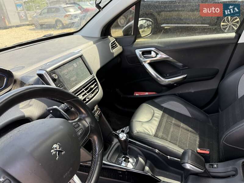 Позашляховик / Кросовер Peugeot 2008 2015 в Львові