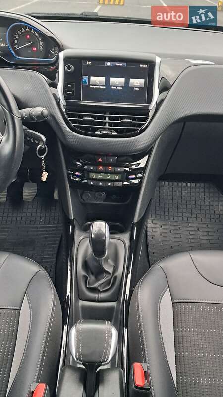 Внедорожник / Кроссовер Peugeot 2008 2016 в Львове