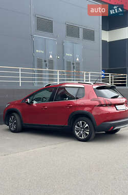 Внедорожник / Кроссовер Peugeot 2008 2017 в 