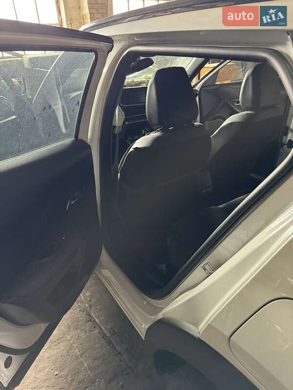 Позашляховик / Кросовер Peugeot 2008 2023 в Миронівці