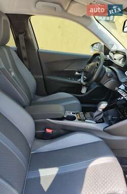 Внедорожник / Кроссовер Peugeot 2008 2020 в 