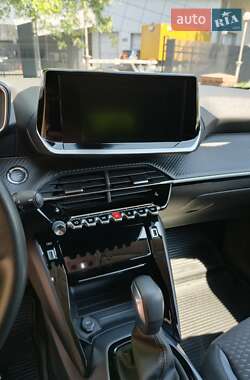 Внедорожник / Кроссовер Peugeot 2008 2020 в 