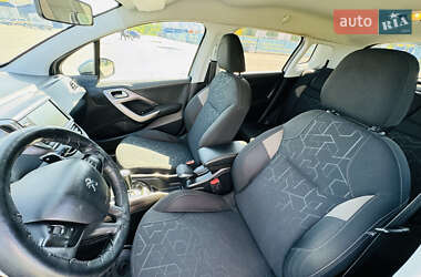 Позашляховик / Кросовер Peugeot 2008 2013 в 