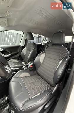 Внедорожник / Кроссовер Peugeot 2008 2013 в 
