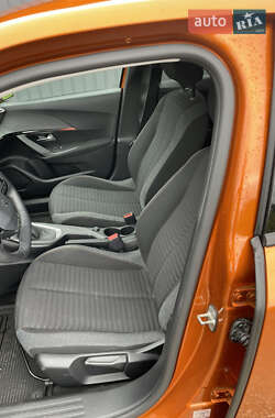 Внедорожник / Кроссовер Peugeot 2008 2021 в 