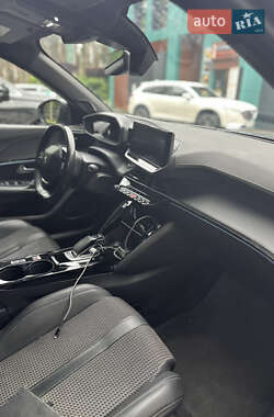 Позашляховик / Кросовер Peugeot 2008 2022 в 