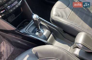 Внедорожник / Кроссовер Peugeot 2008 2015 в 