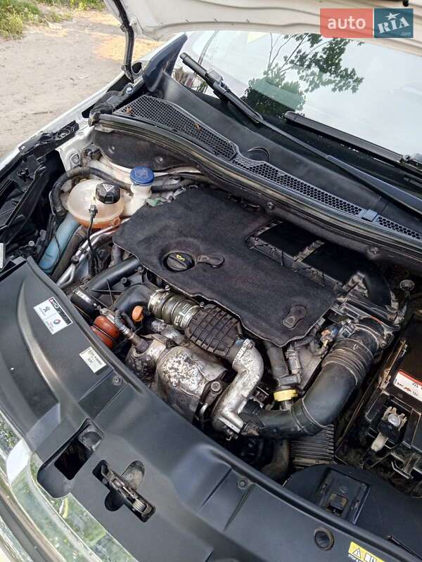 Позашляховик / Кросовер Peugeot 2008 2015 в Івано-Франківську