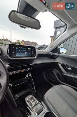 Позашляховик / Кросовер Peugeot 2008 2022 в 