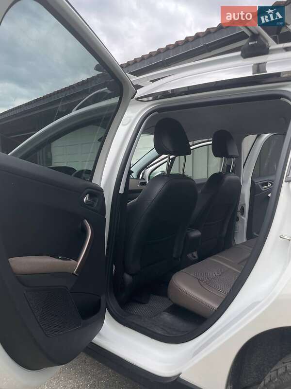 Внедорожник / Кроссовер Peugeot 2008 2013 в Киеве