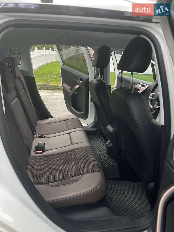 Внедорожник / Кроссовер Peugeot 2008 2013 в Киеве