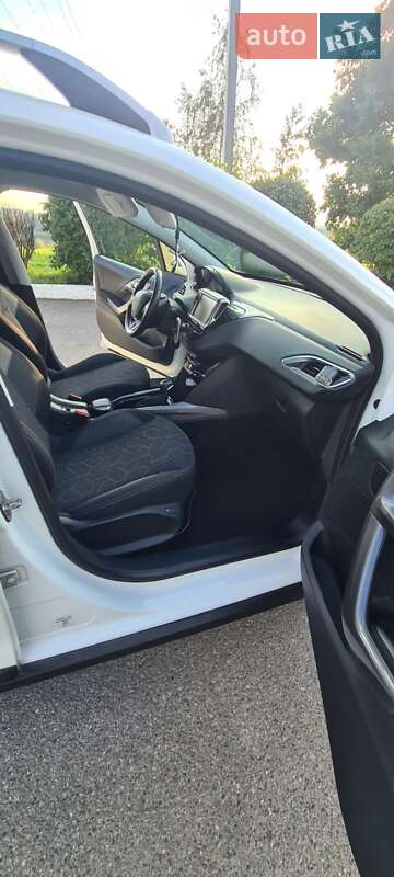 Позашляховик / Кросовер Peugeot 2008 2017 в Києві фото 13 Позашляховик / Кросовер Peugeot 2008 2017 в Києві