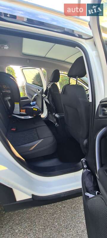 Позашляховик / Кросовер Peugeot 2008 2017 в Києві фото 20 Позашляховик / Кросовер Peugeot 2008 2017 в Києві