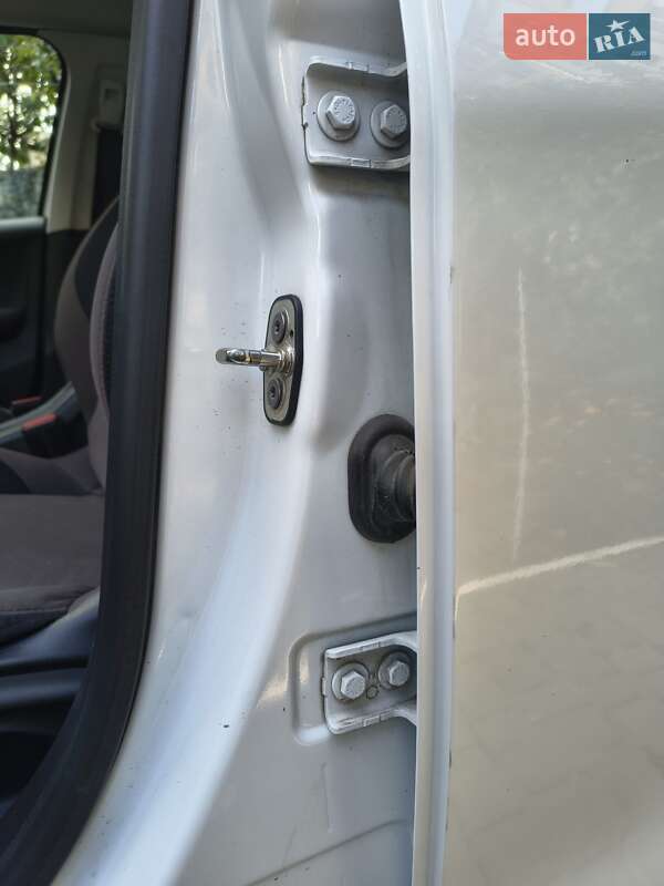 Позашляховик / Кросовер Peugeot 2008 2015 в Івано-Франківську фото 7 Позашляховик / Кросовер Peugeot 2008 2015 в Івано-Франківську