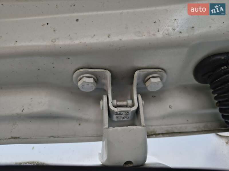 Позашляховик / Кросовер Peugeot 2008 2015 в Івано-Франківську фото 10 Позашляховик / Кросовер Peugeot 2008 2015 в Івано-Франківську