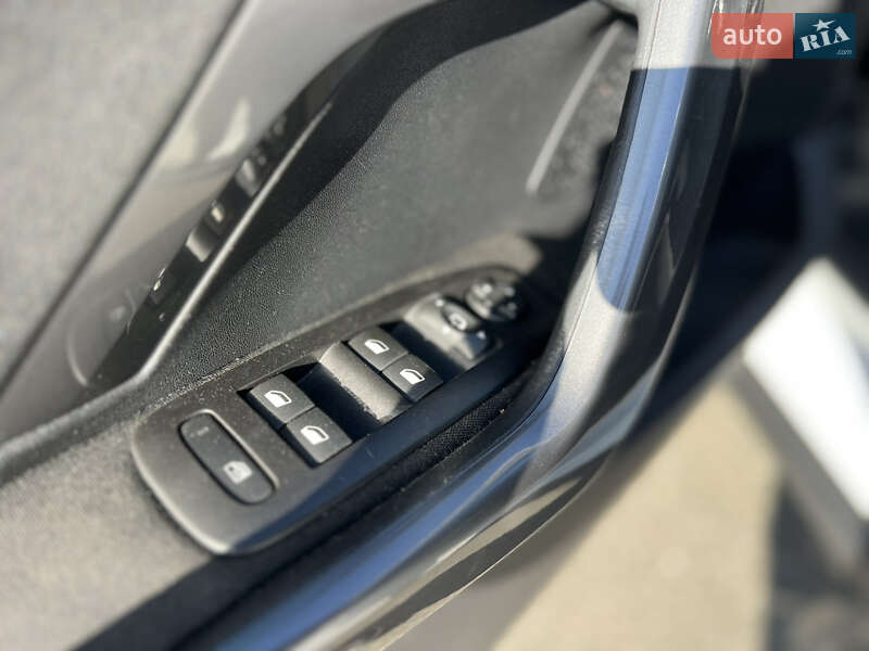 Внедорожник / Кроссовер Peugeot 2008 2017 в Киеве