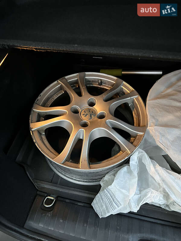 Позашляховик / Кросовер Peugeot 2008 2019 в Харкові