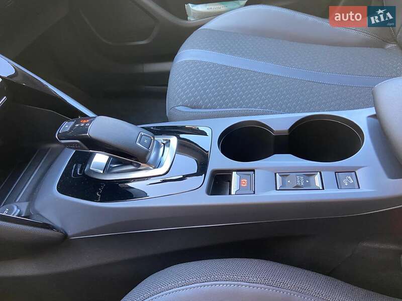 Внедорожник / Кроссовер Peugeot 2008 2020 в Киеве