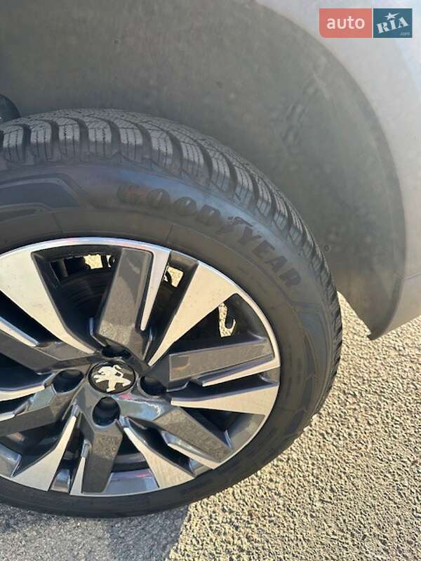 Внедорожник / Кроссовер Peugeot 2008 2017 в Киеве фото 2 Внедорожник / Кроссовер Peugeot 2008 2017 в Киеве