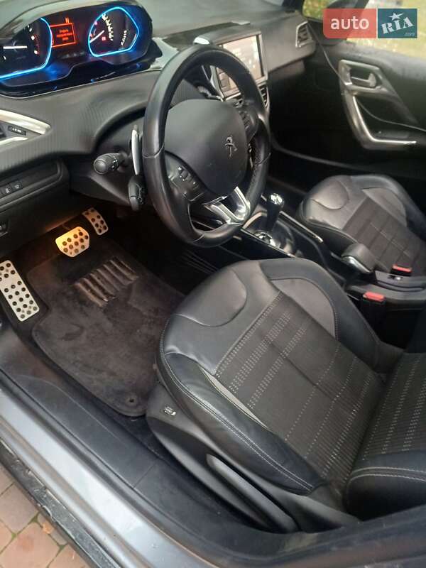 Внедорожник / Кроссовер Peugeot 2008 2016 в Киеве