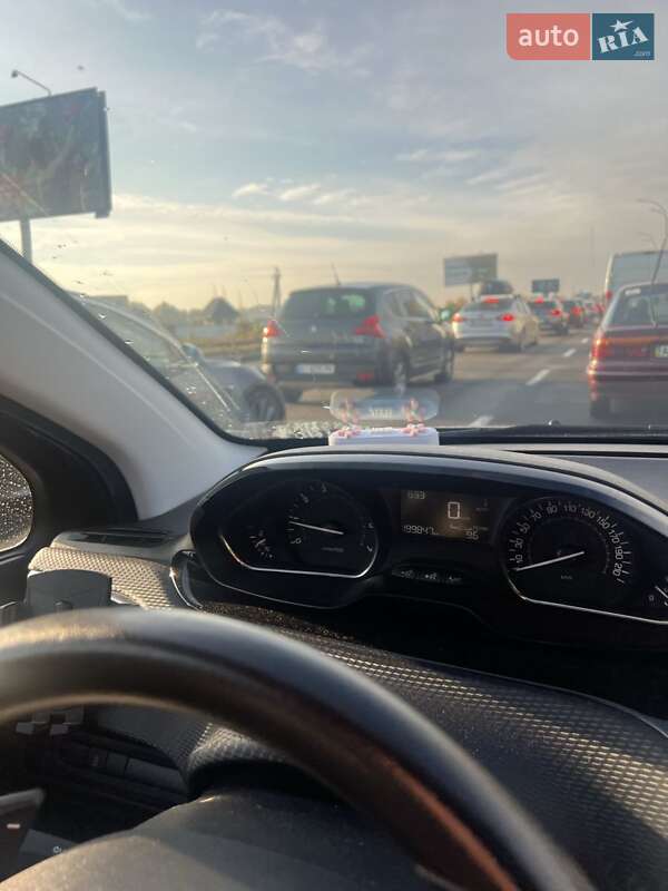 Позашляховик / Кросовер Peugeot 2008 2013 в Вишгороді