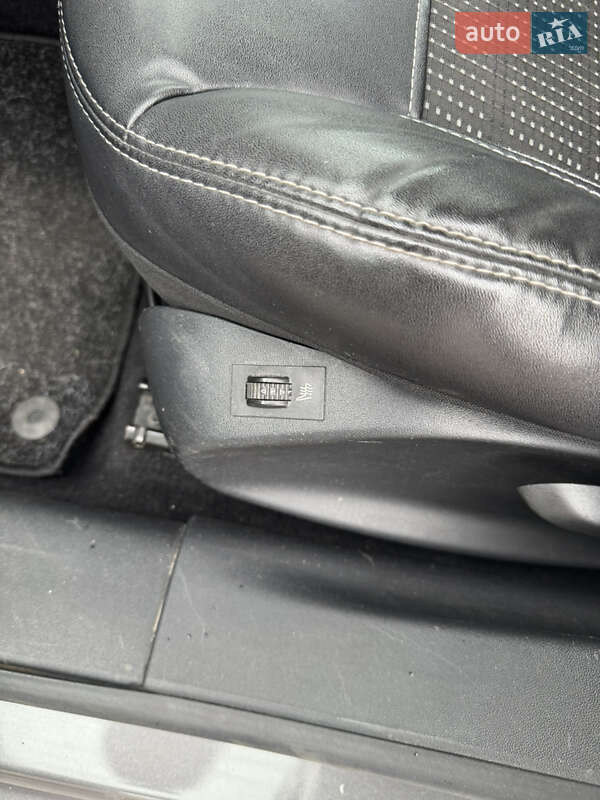 Внедорожник / Кроссовер Peugeot 2008 2015 в Киеве