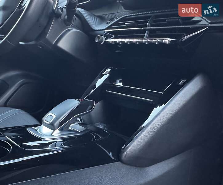 Внедорожник / Кроссовер Peugeot 2008 2021 в Киеве