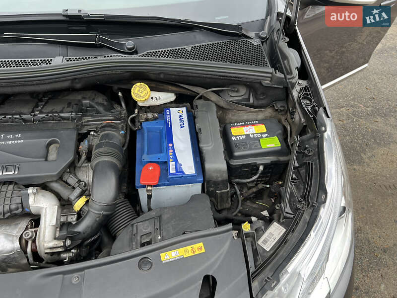 Внедорожник / Кроссовер Peugeot 2008 2013 в Бердичеве