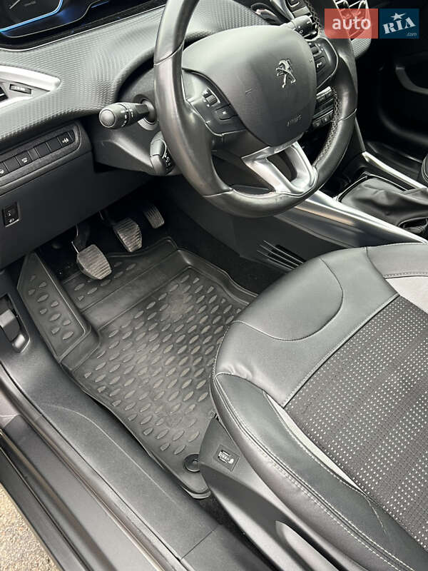 Внедорожник / Кроссовер Peugeot 2008 2013 в Бердичеве