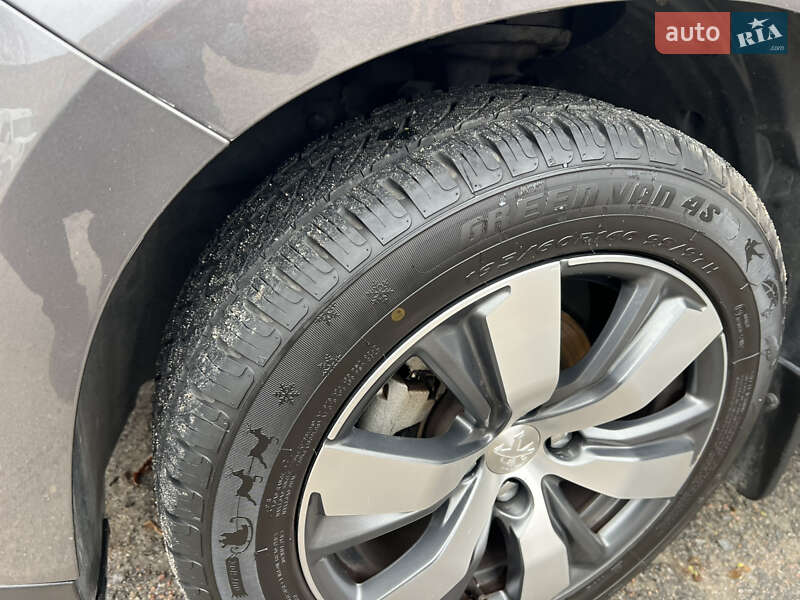 Внедорожник / Кроссовер Peugeot 2008 2013 в Бердичеве