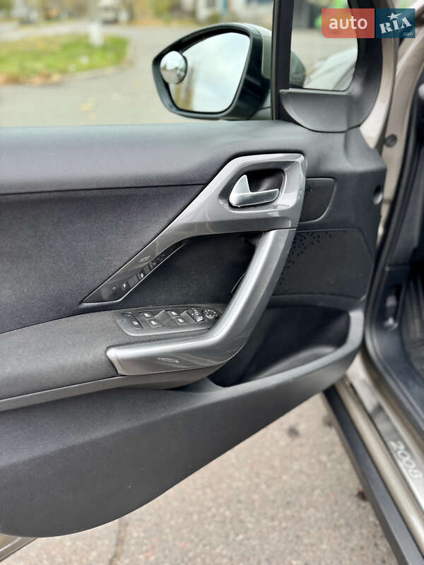 Внедорожник / Кроссовер Peugeot 2008 2017 в Николаеве