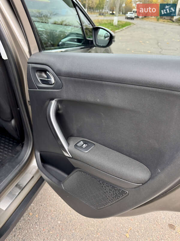 Внедорожник / Кроссовер Peugeot 2008 2017 в Николаеве