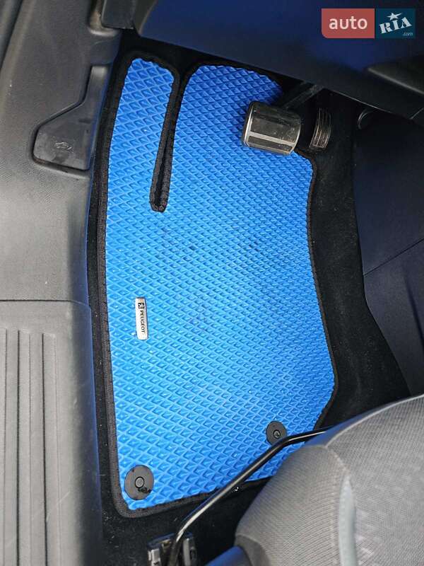 Позашляховик / Кросовер Peugeot 2008 2020 в Стрию