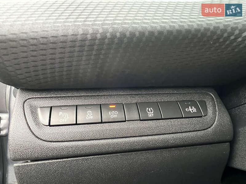 Внедорожник / Кроссовер Peugeot 2008 2015 в Дрогобыче