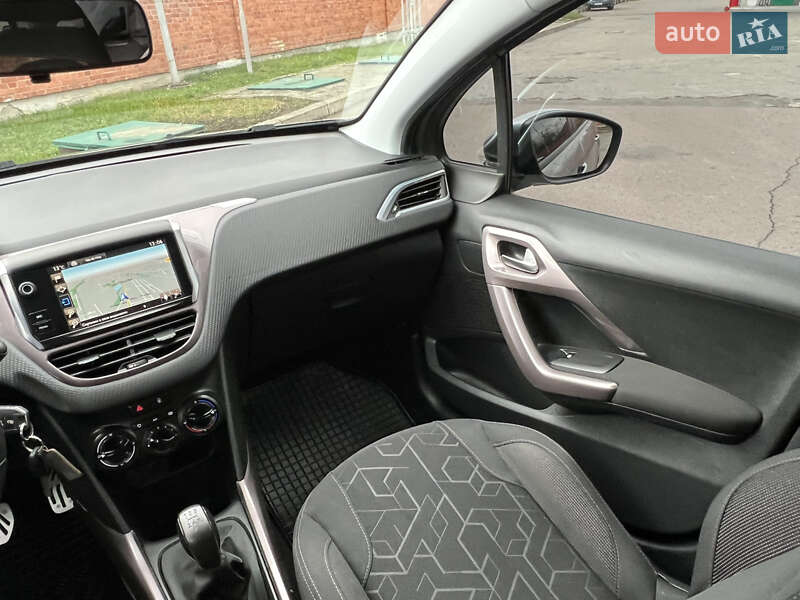 Внедорожник / Кроссовер Peugeot 2008 2015 в Дрогобыче