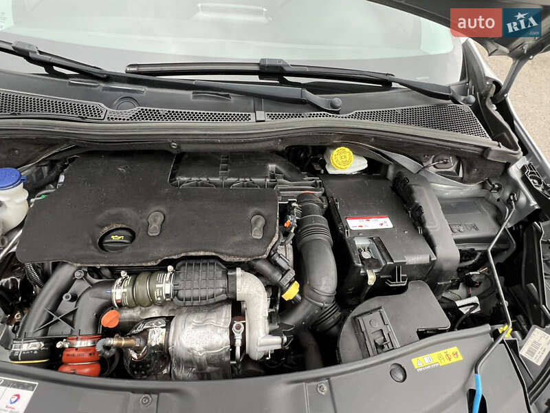 Внедорожник / Кроссовер Peugeot 2008 2015 в Дрогобыче