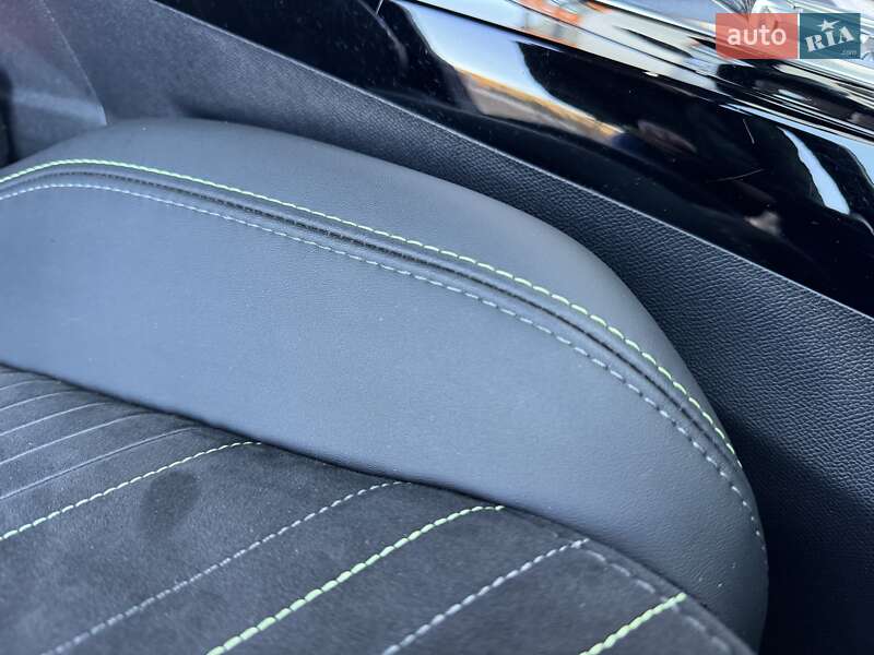 Внедорожник / Кроссовер Peugeot 2008 2023 в Киеве