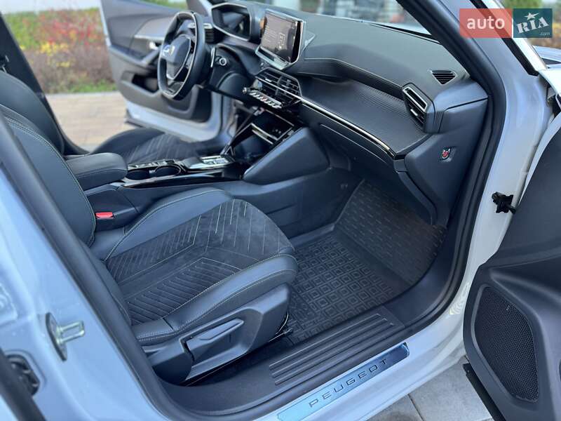 Внедорожник / Кроссовер Peugeot 2008 2023 в Киеве