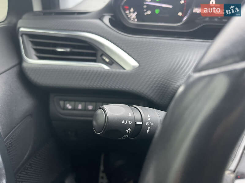 Внедорожник / Кроссовер Peugeot 2008 2015 в Киеве фото 20 Внедорожник / Кроссовер Peugeot 2008 2015 в Киеве