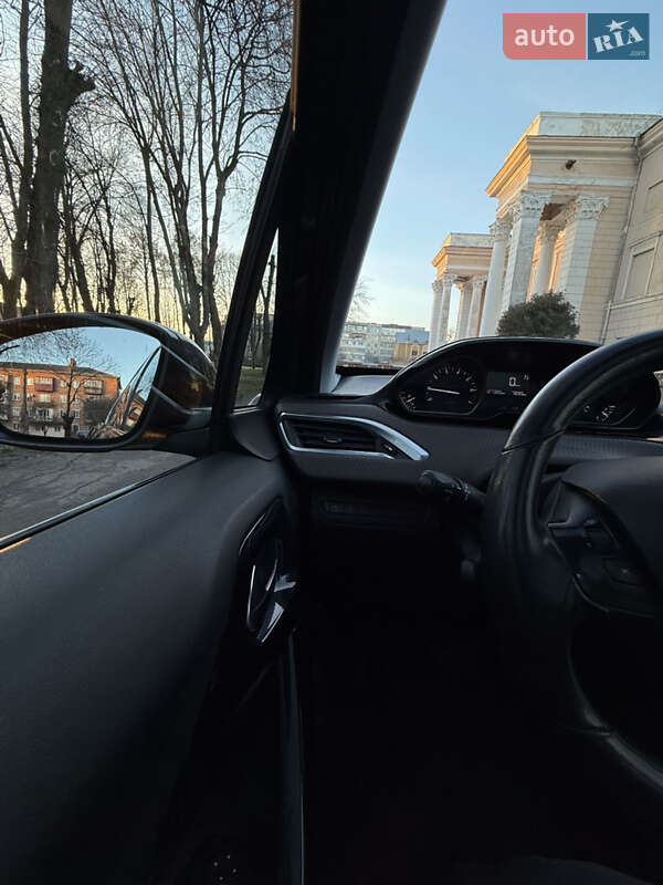 Внедорожник / Кроссовер Peugeot 2008 2015 в Староконстантинове