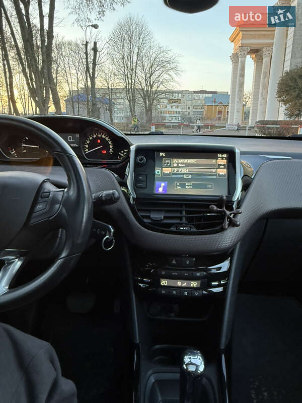 Внедорожник / Кроссовер Peugeot 2008 2015 в Староконстантинове