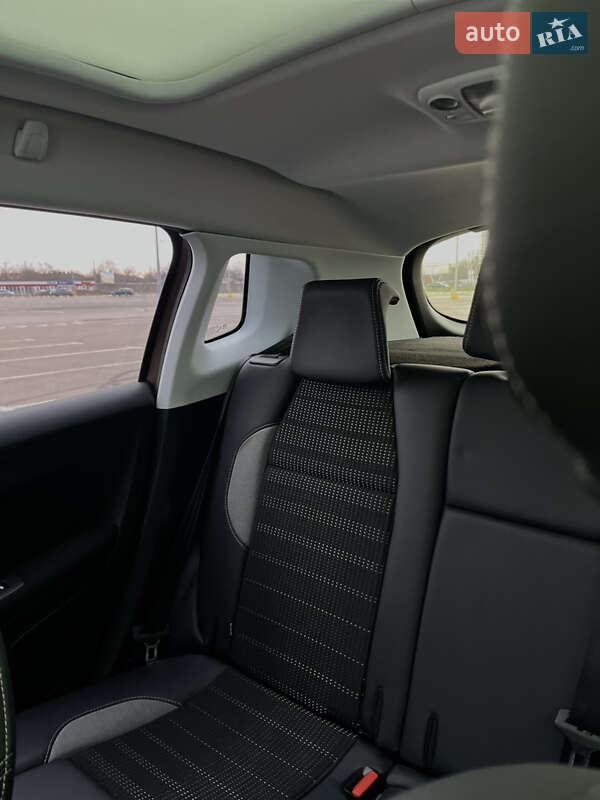 Внедорожник / Кроссовер Peugeot 2008 2015 в Одессе